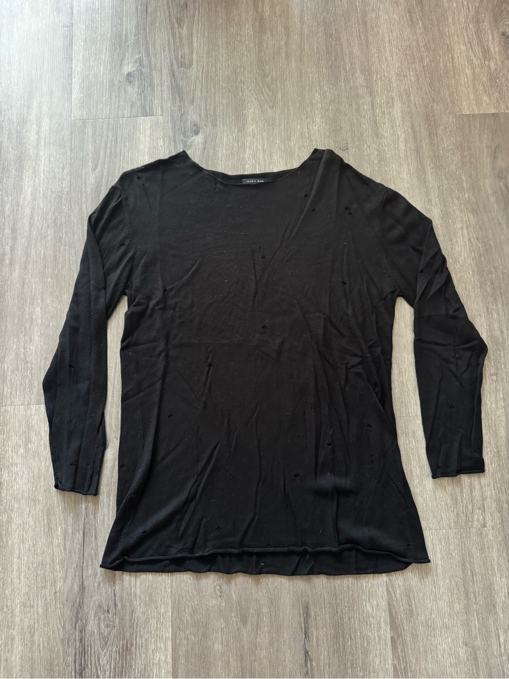 Men’s Black Long-Sleeve Lightweight Top